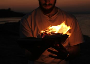 Αν δεν καίγεσαι, μη μου λες σ’ αγαπώ